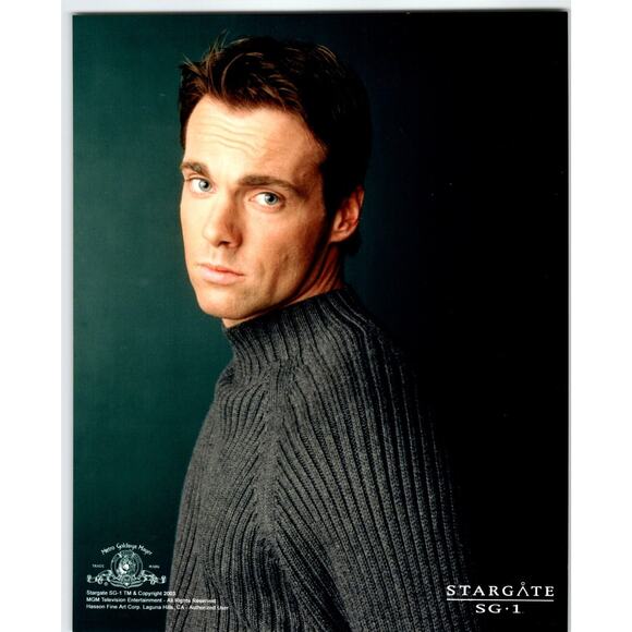 Stargate SG-1 Michael Shanks Daniel Jackson Sweater 2003 Original Photo 8" x 10" - Picture 1 of 2